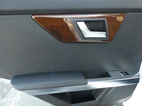 Used 2015 Mercedes-Benz GLK 350 2WD image 34