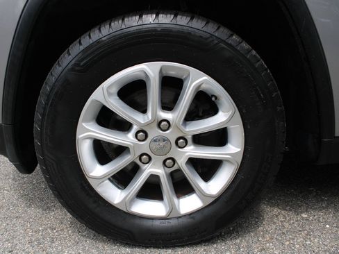 Used 2014 Jeep Grand Cherokee Laredo w/ 18" Wheel & 8.4" Radio Group AWD/4WD image 11