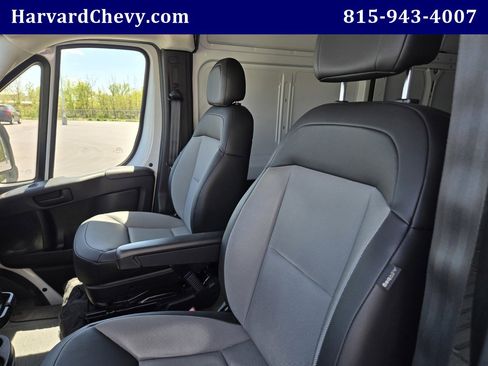Used 2025 RAM ProMaster 2500 w/ Convenience Group FWD image 24