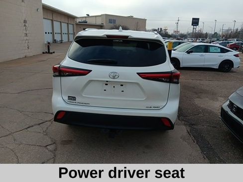 Used 2021 Toyota Highlander XLE image 6