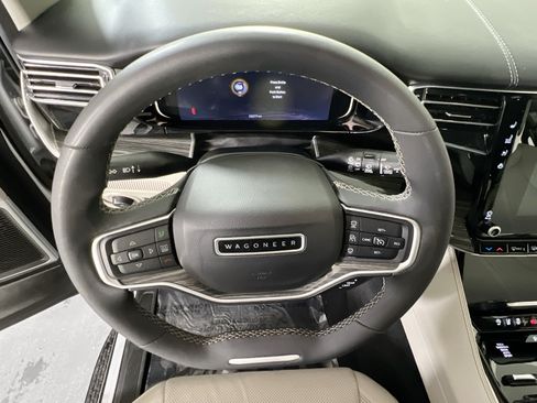 Used 2022 Jeep Wagoneer Series III w/ Flexible Seating Group AWD/4WD image 11
