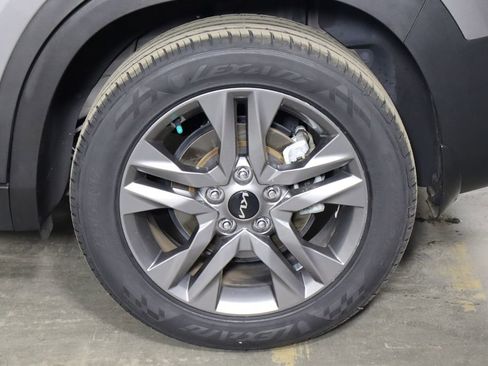 Used 2022 Kia Seltos LX AWD/4WD image 36