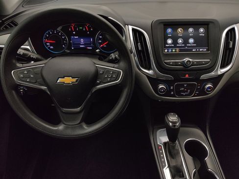 Used 2019 Chevrolet Equinox LT FWD image 22