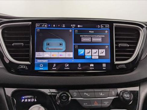 Used 2026 Chrysler Pacifica Select image 28