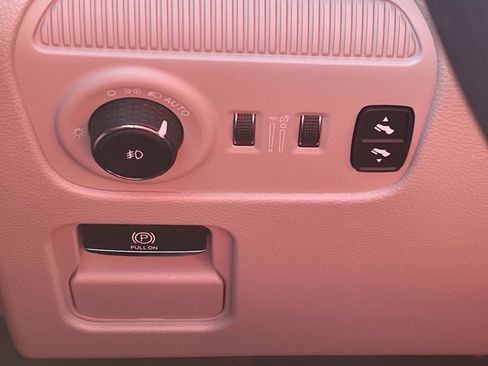 Used 2024 Jeep Wagoneer L Base w/ Premium Group I image 33