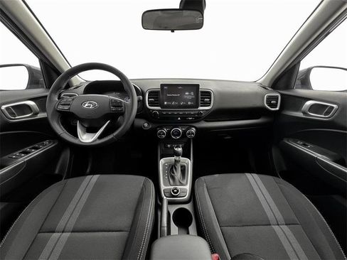 Used 2025 Hyundai Venue SEL image 13