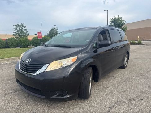 Used 2012 Toyota Sienna LE w/ Towing Pkg FWD image 11