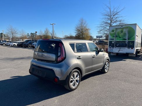 Used 2015 Kia Soul + image 8