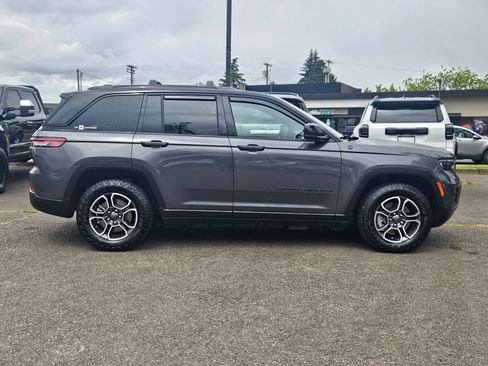 Used 2023 Jeep Grand Cherokee Trailhawk w/ Advanced Protech Group II AWD/4WD image 6