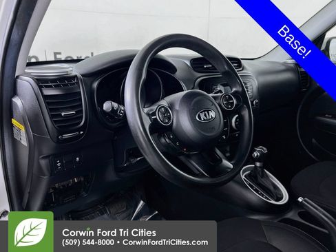 Used 2015 Kia Soul FWD image 3