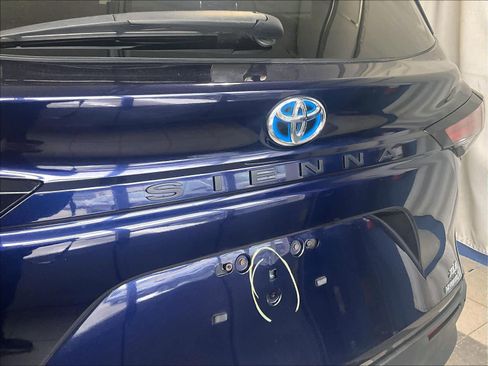 Used 2022 Toyota Sienna XLE w/ XLE Plus Package image 29