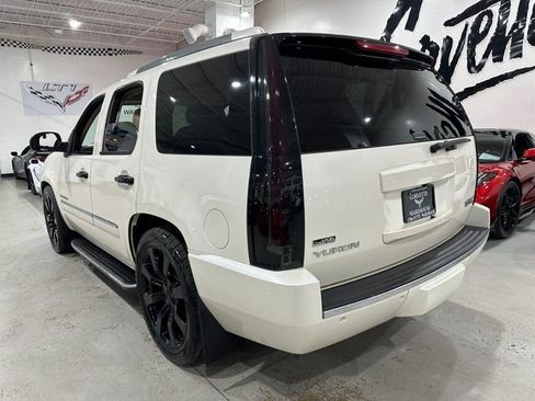Used 2009 GMC Yukon Denali RWD image 3
