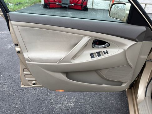 Used 2011 Toyota Camry LE w/ LE Extra-Value Pkg image 12