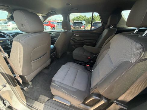 Used 2023 Chevrolet Traverse LT FWD image 16