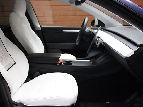 Used 2022 Tesla Model Y Performance image 23