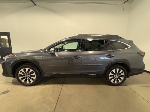 Used 2023 Subaru Outback Touring AWD/4WD image 6