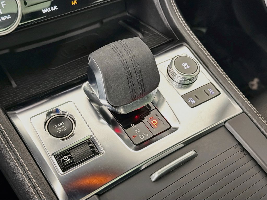Certified 2025 Jaguar F-PACE R-Dynamic S AWD/4WD image 17