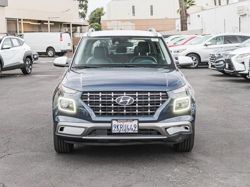 Used 2020 Hyundai Venue image 2