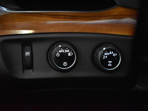 Used 2017 Cadillac Escalade Luxury image 28