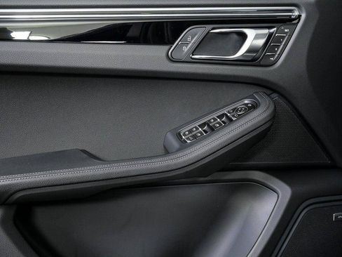 Certified 2026 Porsche Macan Turbo AWD/4WD image 6