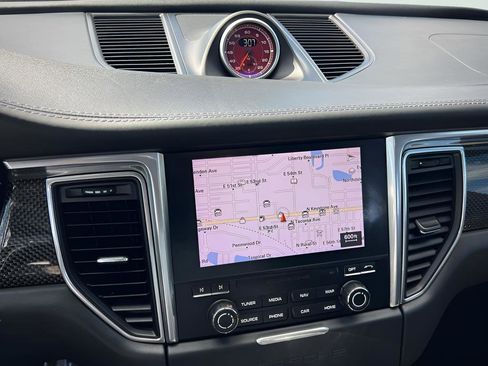 Used 2017 Porsche Macan Turbo image 56