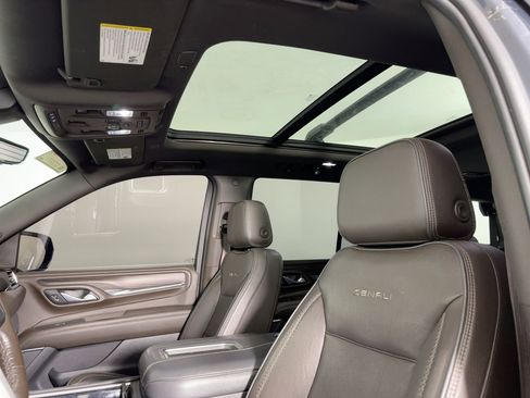 Used 2021 GMC Yukon Denali w/ Denali Premium Package image 14