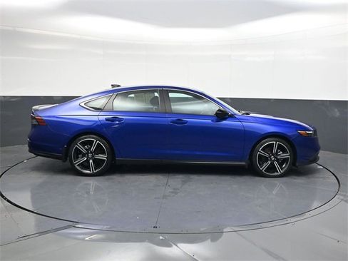 Used 2023 Honda Accord Sport image 3
