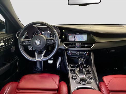 Used 2022 Alfa Romeo Giulia Veloce RWD image 23