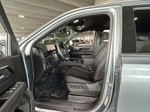 Used 2025 Chevrolet Tahoe LS image 15