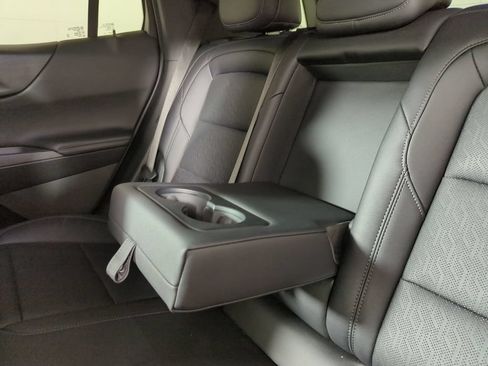 Used 2025 Chevrolet Equinox LT w/ Convenience Package II FWD image 32