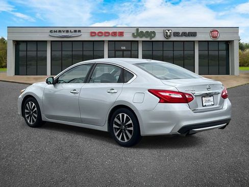 Used 2017 Nissan Altima 2.5 SL FWD image 6