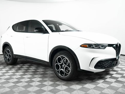New 2025 Alfa Romeo Tonale AWD/4WD image 1