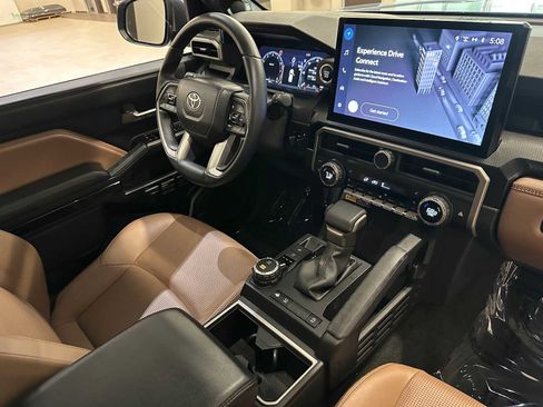 Used 2025 Toyota 4Runner Limited image 31