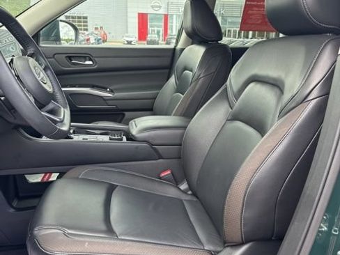 Certified 2024 Nissan Pathfinder SL w/ Black Appearance Package AWD/4WD image 8