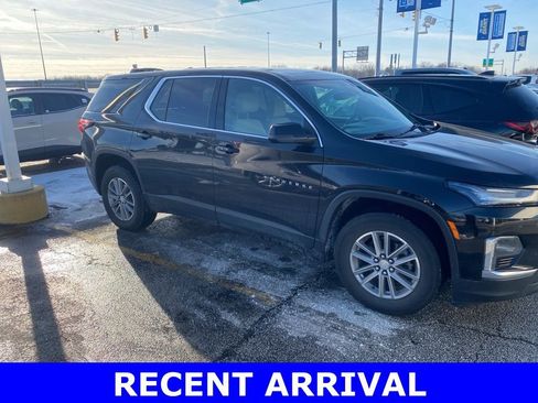 Used 2023 Chevrolet Traverse LS image 1