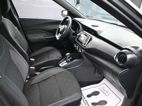 Used 2020 Nissan Kicks S FWD image 16