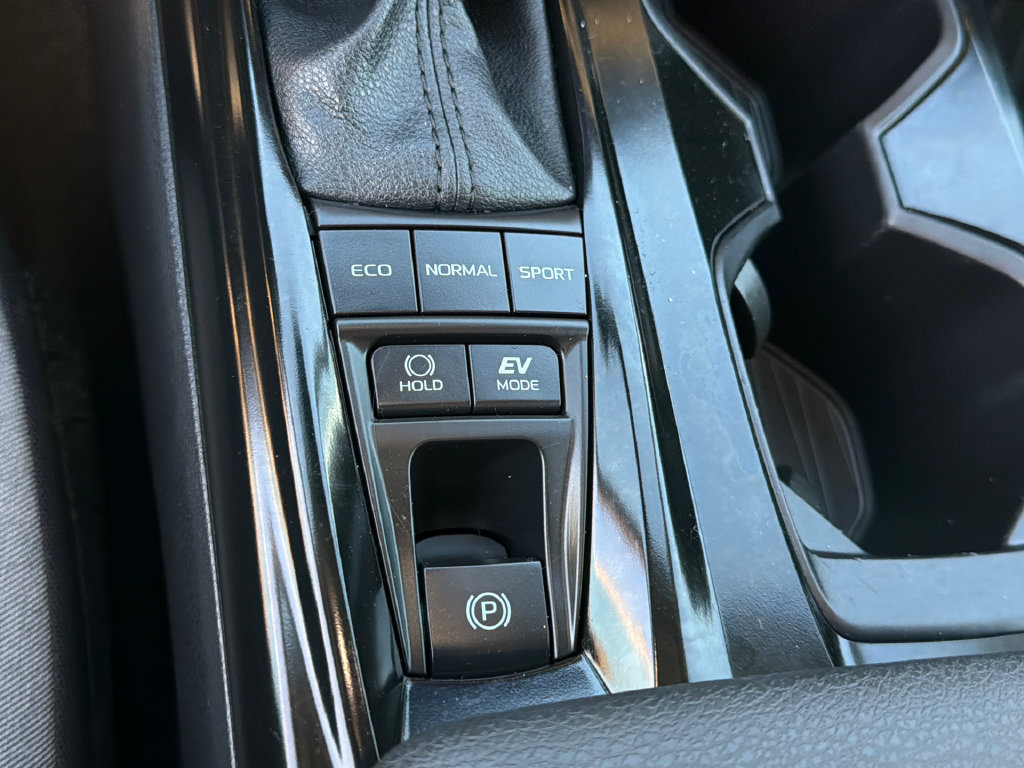 Used 2025 Toyota Camry LE FWD image 31