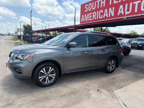 Used 2019 Nissan Pathfinder S AWD/4WD image 16
