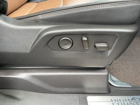 Used 2024 Chevrolet Silverado 3500 High Country image 46