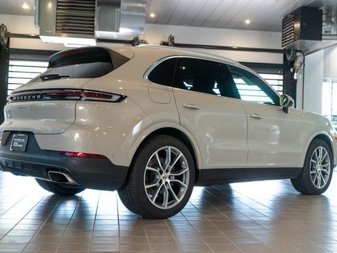 Certified 2025 Porsche Cayenne AWD/4WD image 10