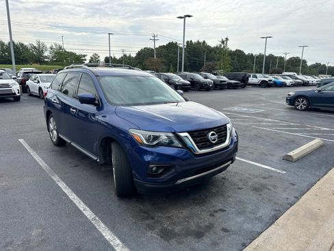 Used 2018 Nissan Pathfinder SL w/ SL Premium Package FWD image 2