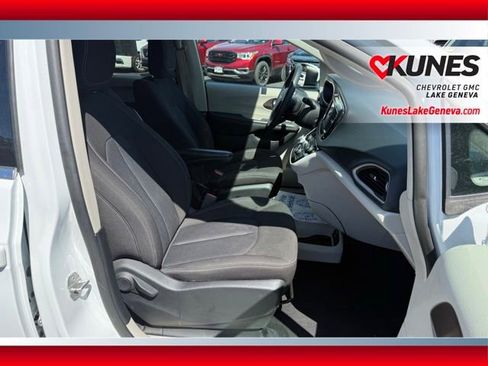 Used 2023 Chrysler Voyager LX FWD image 20