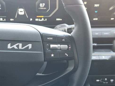 Certified 2025 Kia K4 EX image 28