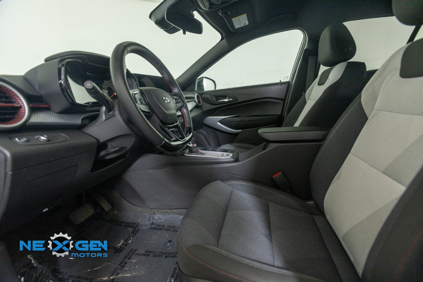 Used 2025 Chevrolet Trax RS w/ Driver Confidence Package FWD image 13