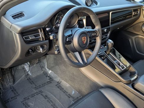 Certified 2026 Porsche Macan image 4