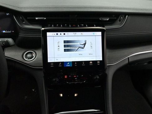 Used 2023 Jeep Grand Cherokee Limited w/ Luxury Tech Group II image 21