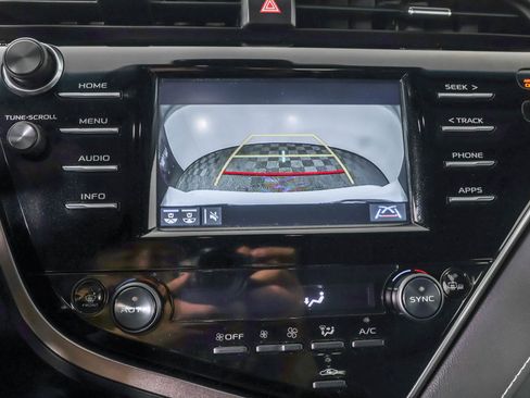 Used 2018 Toyota Camry XSE image 7