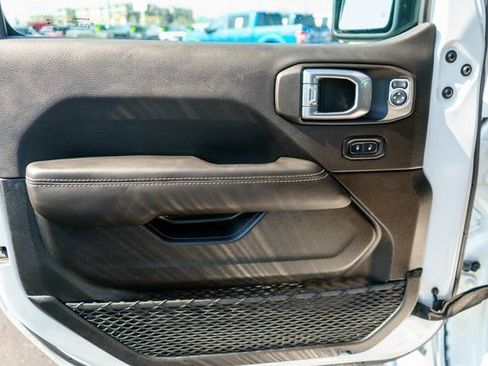 Used 2021 Jeep Gladiator Overland w/ Uconnect 4C Nav & Sound Group AWD/4WD image 17
