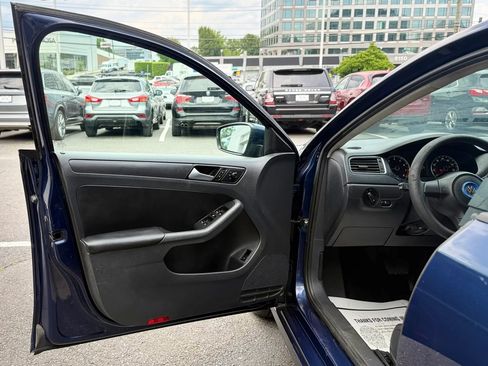 Used 2014 Volkswagen Jetta SE FWD image 9