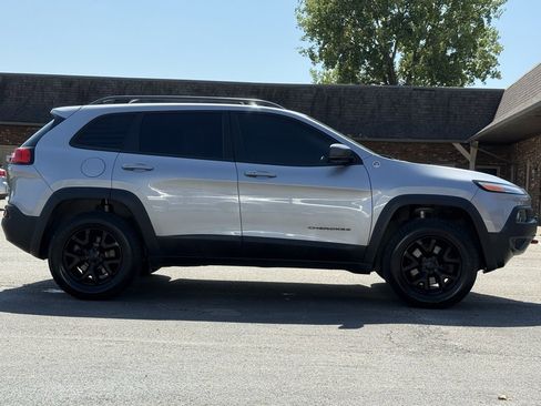 Used 2017 Jeep Cherokee Trailhawk w/ Comfort & Convenience Group image 7